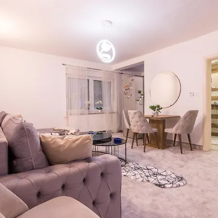 Five Apartment *